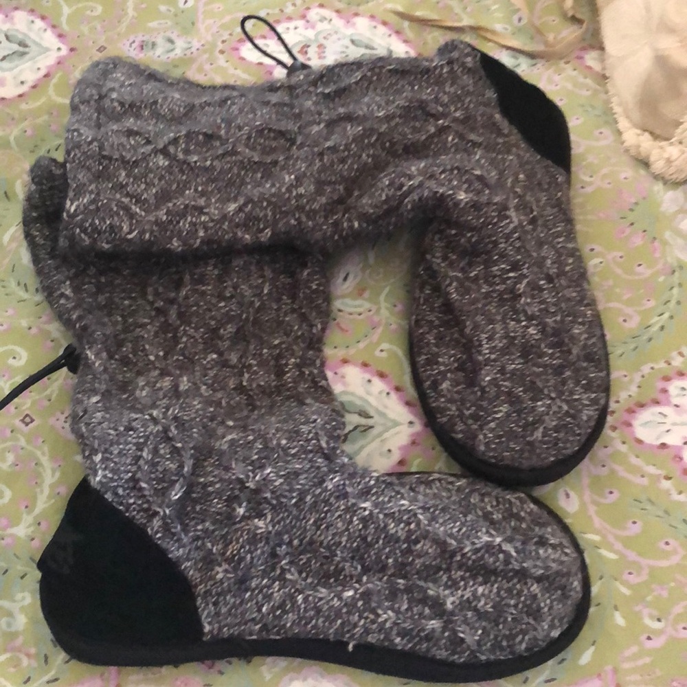 Mukluk grey sweater boots, size 9